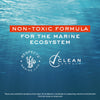 Blauer Unterwasser-Hintergrund mit Text „Non-toxic formula for the marine ecosystem“ und Symbolen für „Respects marine life“ und „Clean formula“.