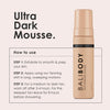 Anwendungshinweise und eine Flasche Self Tanning Mousse Ultra Dark vor hellem Hintergrund