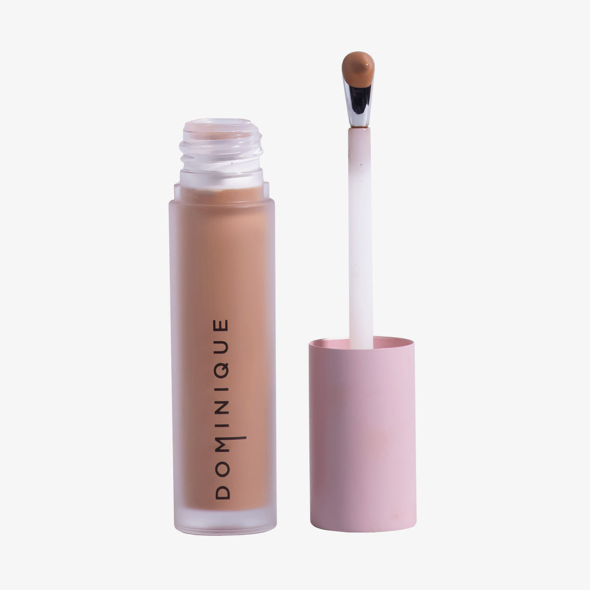 Auf weißem Hintergrund ist eine geöffnete Tube Wide Awake Full Coverage Concealer Hazelnut mit rosa Kappe und Applikatorstab abgebildet.