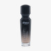 Eine halb transparente halb schwarze Flasche Chroma Cover Foundation Matte in der Farbe N4 vor weißem Hintergrund.