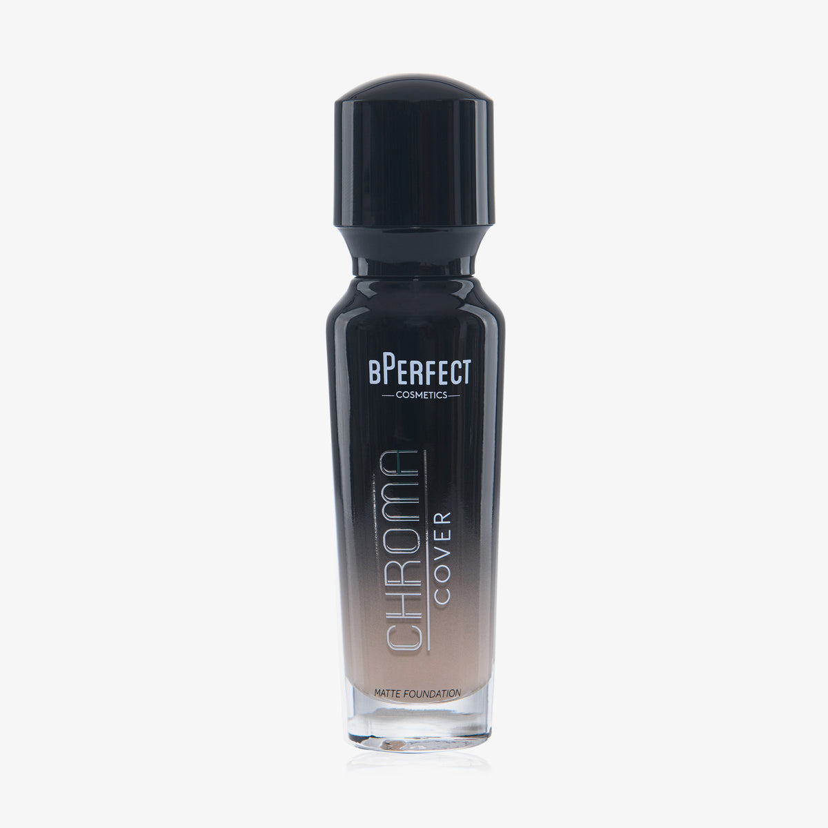 Eine halb transparente halb schwarze Flasche Chroma Cover Foundation Matte in der Farbe N4 vor weißem Hintergrund.