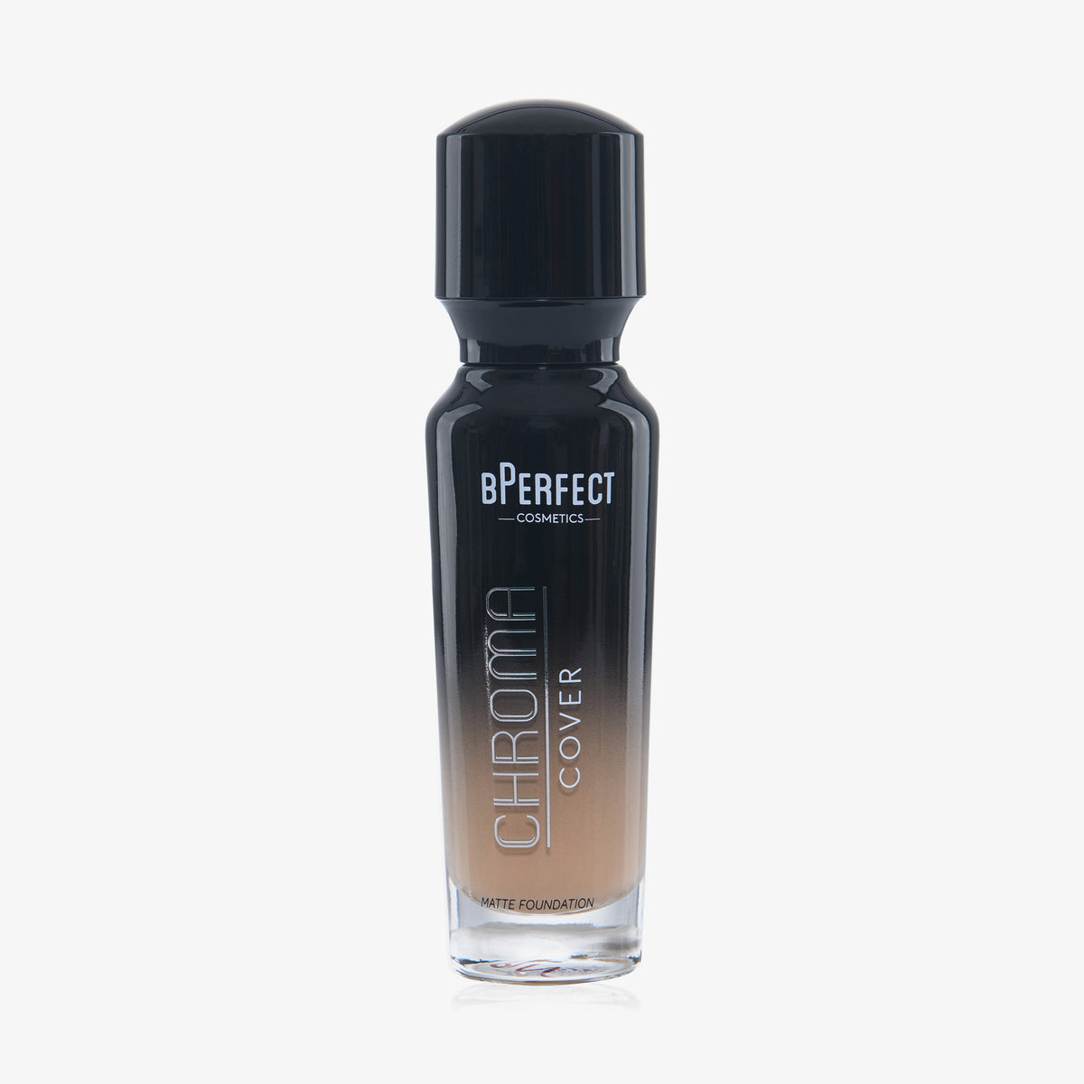 Eine halb transparente halb schwarze Flasche Chroma Cover Foundation Matte in der Farbe N6 vor weißem Hintergrund.