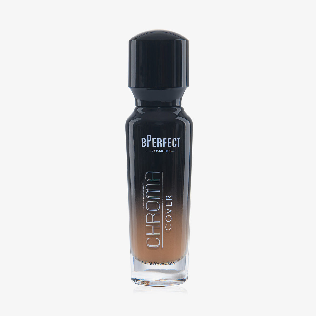Eine halb transparente halb schwarze Flasche Chroma Cover Foundation Matte in der Farbe N8 vor weißem Hintergrund.