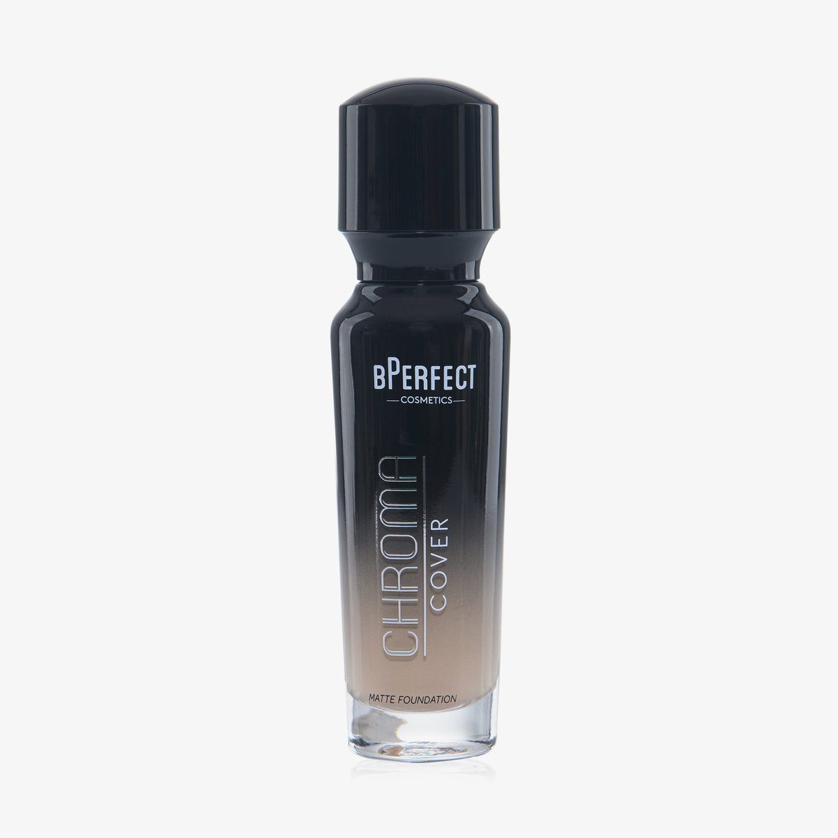 Eine halb transparente halb schwarze Flasche Chroma Cover Foundation Matte in der Farbe W5 vor weißem Hintergrund.