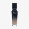 Eine halb transparente halb schwarze Flasche Chroma Cover Foundation Matte in der Farbe W7 vor weißem Hintergrund.
