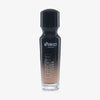 Eine halb transparente halb schwarze Flasche Chroma Cover Foundation Matte in der Farbe W8 vor weißem Hintergrund.