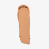 Ein Farbstreifen Chroma Cover Foundation Matte in der Farbe C5 auf weißem Hintergrund.