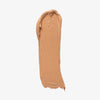 Ein Farbstreifen Chroma Cover Foundation Matte in der Farbe C6 auf weißem Hintergrund.
