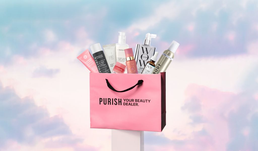 Eine Purish Einkaufstasche mit mehreren Bestsellern vor pastellfarbenem Hintergrund.