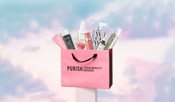 Eine Purish Einkaufstasche mit mehreren Bestsellern vor pastellfarbenem Hintergrund.