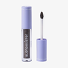 Eine Tube BLONDESISTER GLOWEYE EYESHADOW mit violetter Kappe, offen abgebildet, daneben steht der Applikatorstift.