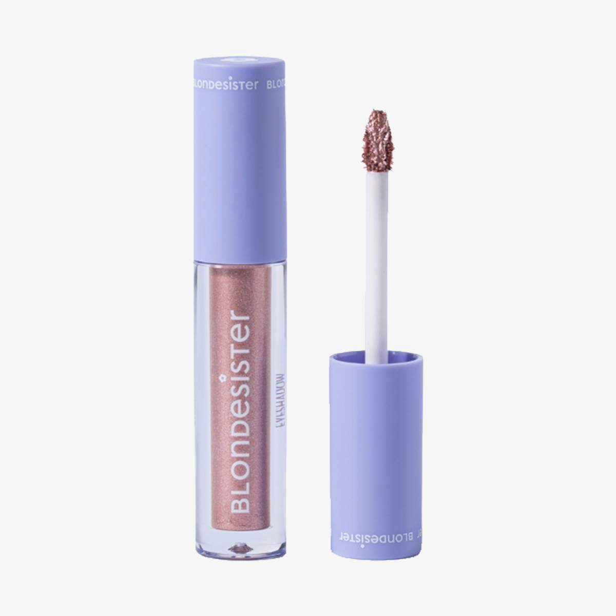 Eine Tube BLONDESISTER GLOWEYE EYESHADOW mit lavendelfarbenem Verschluss, offen dargestellt, sodass der Applikatorstab sichtbar ist.