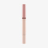 Schlanke Tube des Catrice Colour Cushion Juicy Lip Oils in Rosé-Gold und Nude, elegant und minimalistisch vor weißem Hintergrund.
