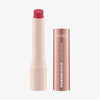 Ein rosafarbener Catrice Cosmetics Diamond Glaze Gloss Stick Lippenstift mit einer roségoldenen Kappe daneben.