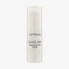 Catrice Glass Like Highlighter Stick in schlichtem weißen Design mit transparentem Deckel vor weißem Hintergrund.