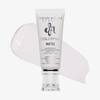 Tube von Danessa Myricks Beauty Colorfix Mattes in Lift mit einem Abstrich des hellen Pigments im Hintergrund.