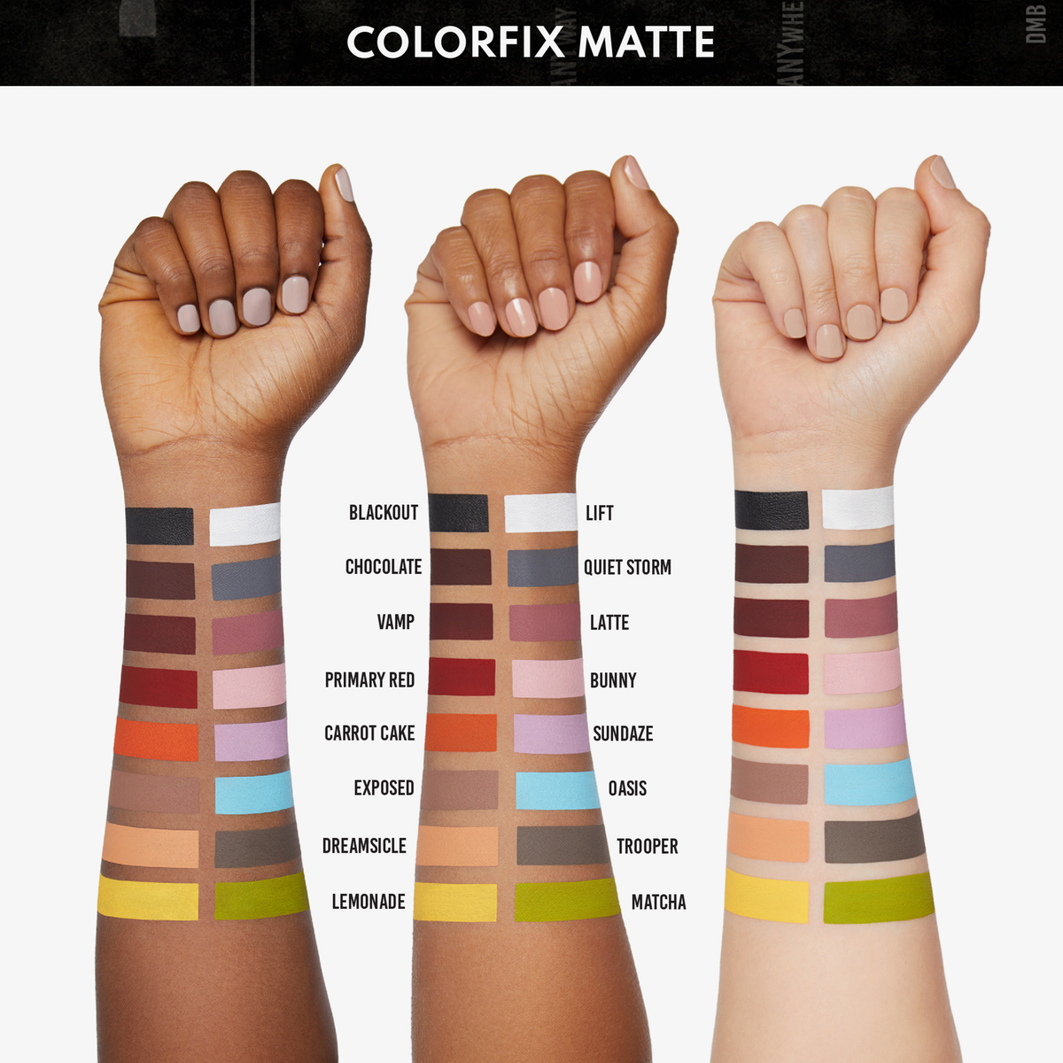 Drei Arme zeigen 15 Colorfix Mattes Swatches von Danessa Myricks Beauty in verschiedenen Hauttönen, die jeweils mit dem Namen des Farbtons beschriftet sind.