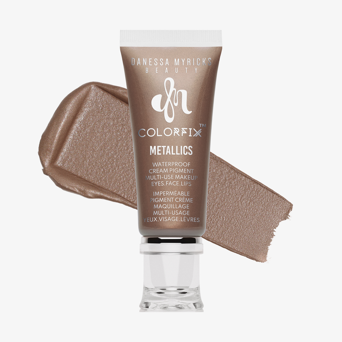 Danessa Myricks Beauty Colorfix Metallics in Celebration, ein schimmerndes taupefarbenes Cremepigment, mit Swatch hinter der Tube.
