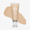 Eine Tube Danessa Myricks Beauty Colorfix Nudes in der Nuance 4 mit einem beigen Abstrich im Hintergrund.