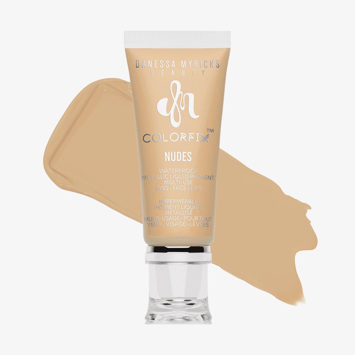Eine Tube Danessa Myricks Beauty Colorfix Nudes in der Farbnuance 5 mit einem beigen Muster im Hintergrund.