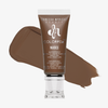 Danessa Myricks Beauty Colorfix Nudes in Farbton 8, mit einem passenden braunen Abstrich im Hintergrund.