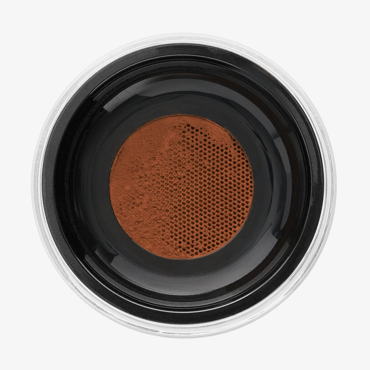 Draufsicht auf Danessa Myricks Beauty Evolution Powder #4.5, ein schwarzer Behälter mit Maschensieb, der loses braunes Puder enthält.