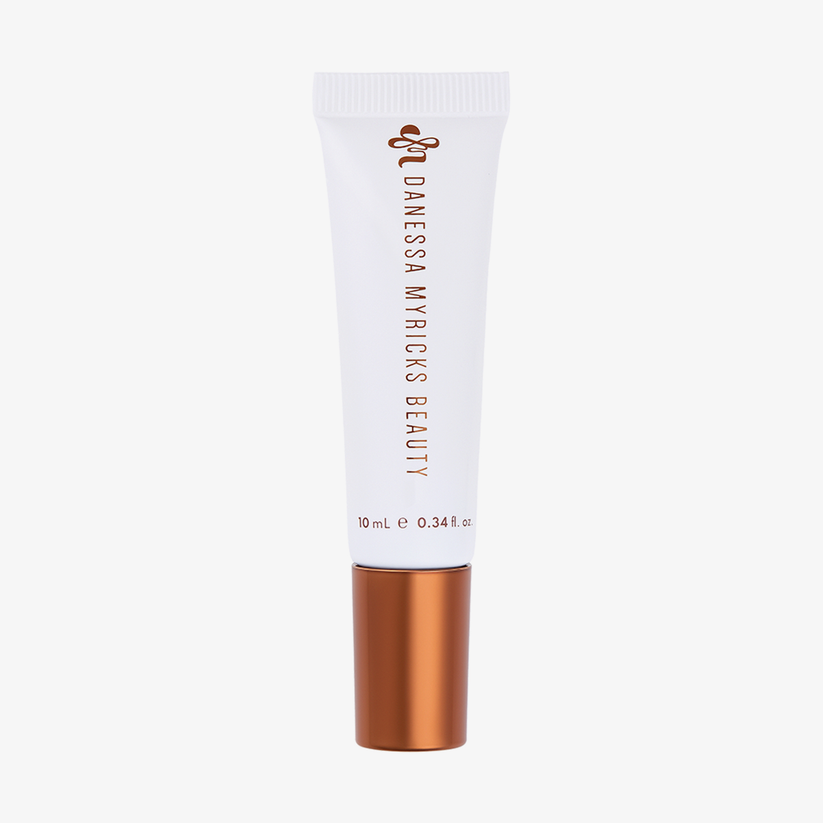 10 ml „Glosswork 4D Ultra Shine Plumping Gloss“ von Danessa Myricks Beauty in einer weißen Tube mit kupferfarbener Kappe.