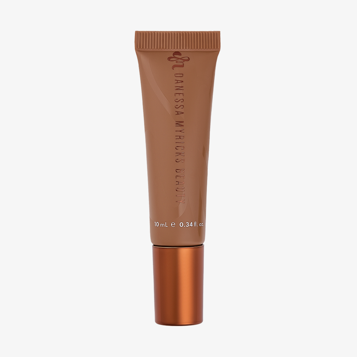 Ein 10-ml-Röhrchen in Braun mit dem Produkt „Danessa Myricks Beauty Glosswork 4D Ultra Shine Plumping Gloss“ und einem metallisch-braunen Verschluss vor weißem Hintergrund.