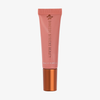 Eine rosa Tube „Danessa Myricks Beauty Glosswork 4D Ultra Shine Plumping Gloss“ mit metallischer Verschlusskappe, aufrecht auf weißem Hintergrund.