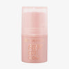Der Essence BABY GOT GLOW Highlighter Stick ist in Rosa auf weißem Hintergrund abgebildet.