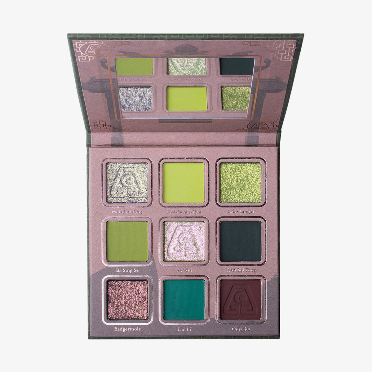 Geöffnete Lidschattenpalette mit neun Farben in Grün-, Braun- und Schimmertönen, inspiriert von „Avatar: The Last Airbender“.