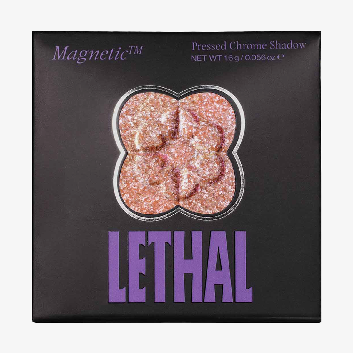Ein glitzernder pinker MAGNETIC™ Pressed Powder Shadow von Lethal Cosmetics in einer schwarzen Box mit lila Text.