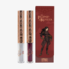 Zwei Eyeliner und eine rote Schachtel mit dem „The Legend of Korra“-Logo und einem Asami-Motiv. Lethal Cosmetics, Asami-Eyeliner-Set.