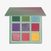 Offene LH Cosmetics 1993 Palettemit neun farbenfrohen Tönen: grün, lila, blau, pink, rot und gelb.