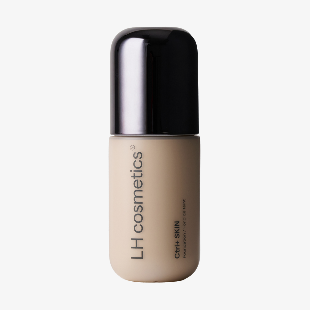 Eine Flasche der „Ctrl+SKIN“-Foundation von LH Cosmetics mit schwarzem Verschluss, abgebildet vor einem schlichten weißen Hintergrund.