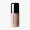 LH Cosmetics „Ctrl+ SKIN“-Foundation-Flasche mit schwarzem Verschluss, beiges Etikett auf schlichtem weißem Hintergrund.
