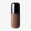Eine braune Flasche der Foundation „Ctrl+ SKIN“ von LH Cosmetics mit schwarzem Verschluss, beschriftet mit „Ctrl+ SKIN“, vor weißem Hintergrund.