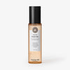 Eine Flasche maria nila Healing Cica Oil mit schwarzem Verschluss und klarem Etikett steht auf weißem Hintergrund.