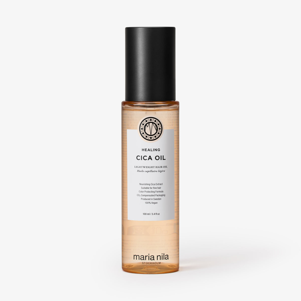 Eine Flasche maria nila Healing Cica Oil mit schwarzem Verschluss und klarem Etikett steht auf weißem Hintergrund.