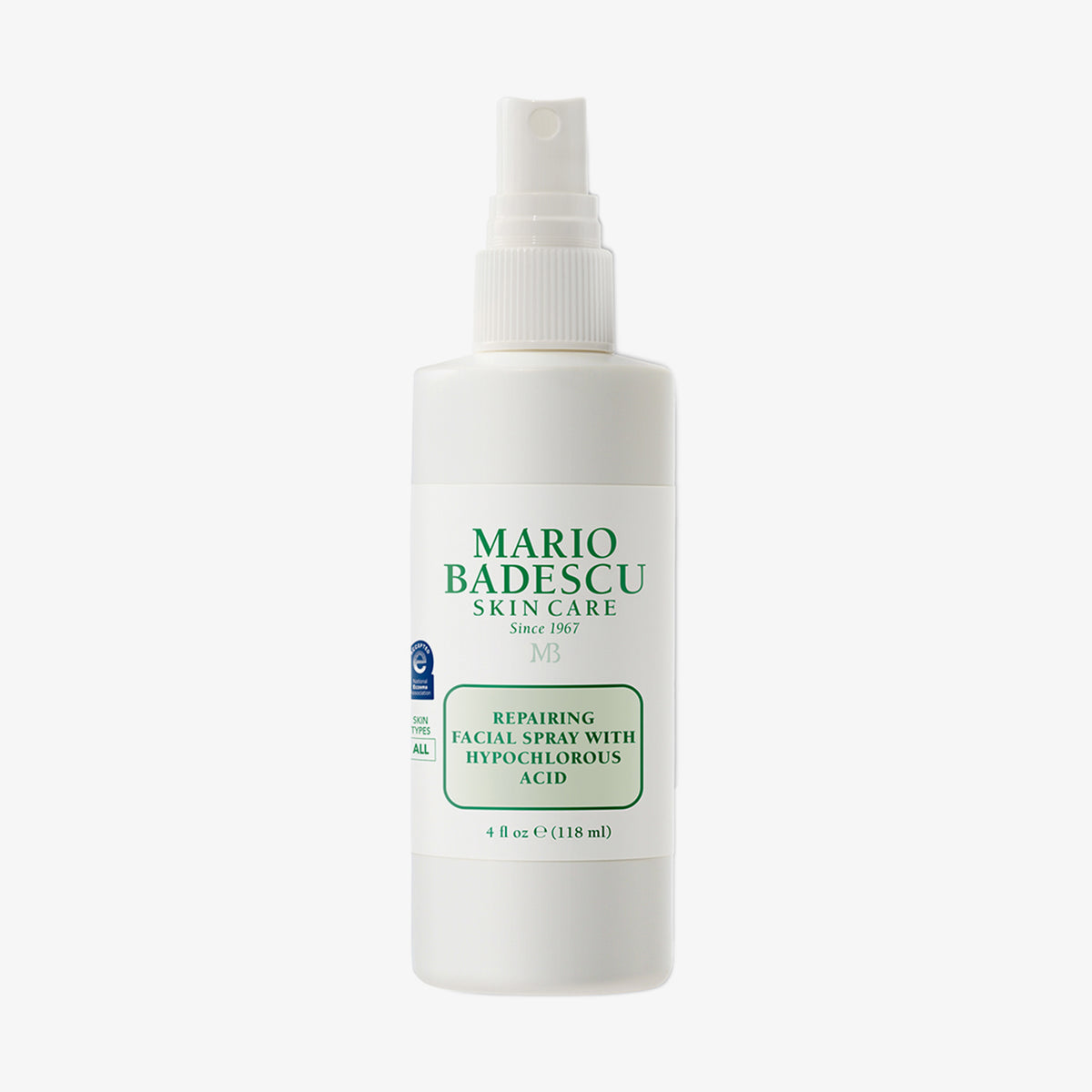 Weiße Flasche Repairing Facial Spray with Hypochlorous Acid von Mario Badescu auf weißem Hintergrund