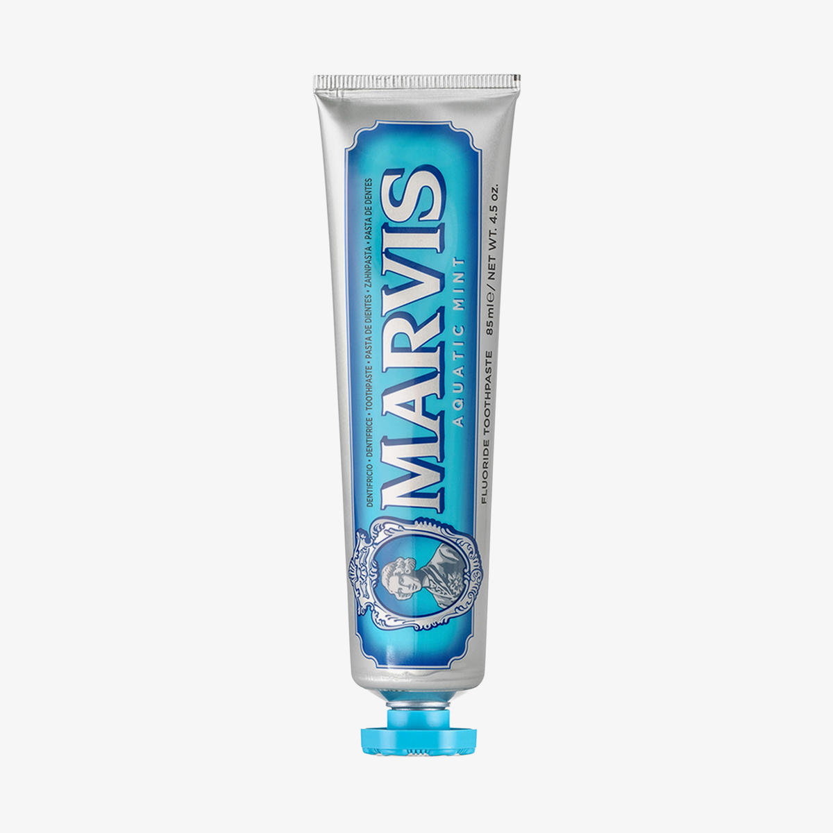 Eine Tube Marvis Zahnpasta Aquatic Mint steht aufrecht vor einem weißen Hintergrund.