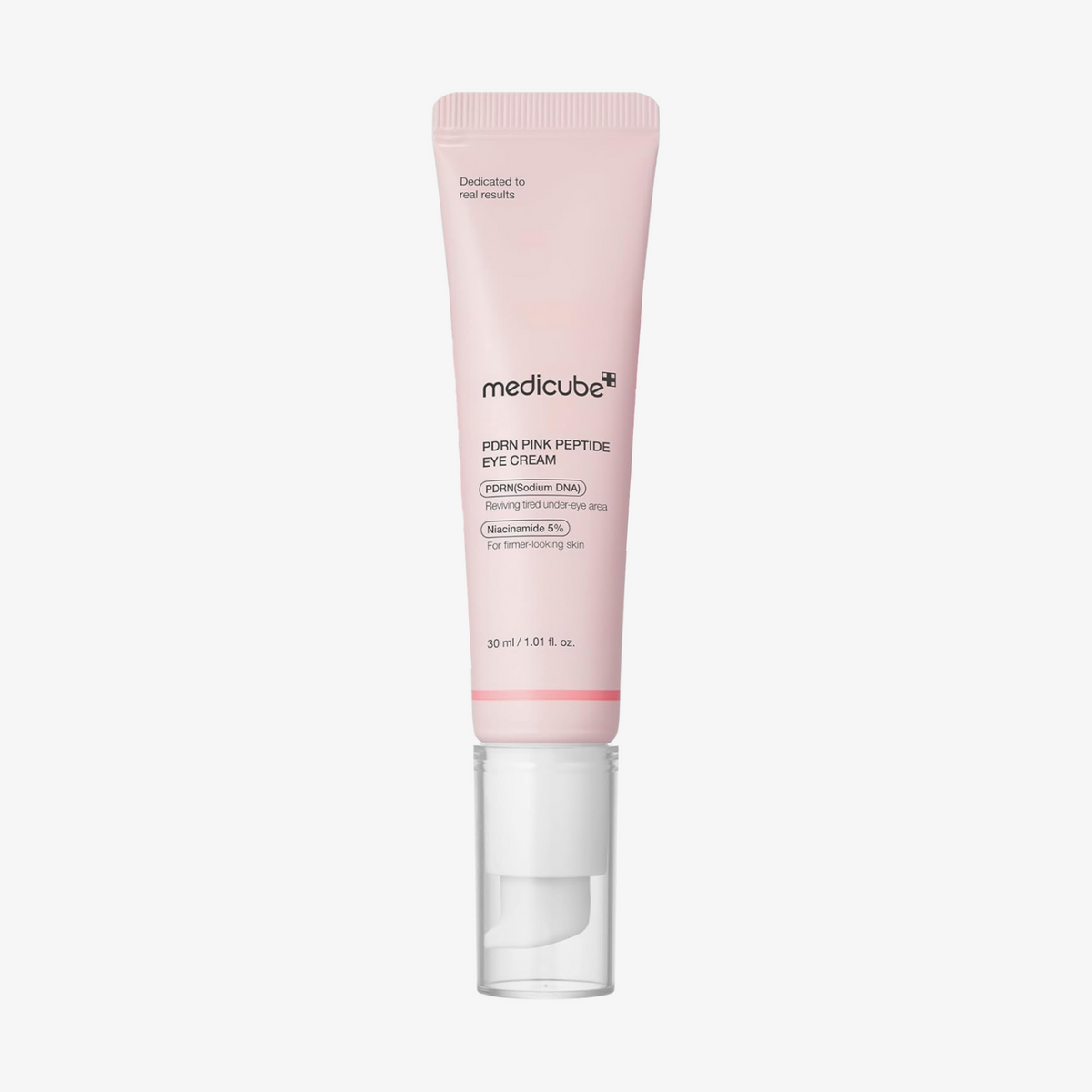 Eine rosafarbene Tube der „Medicube PDRN Pink Peptide Eye Cream“ mit Produktangaben auf der Vorderseite und transparentem Pumpverschluss.