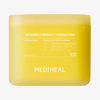 Ein gelber Behälter für die „Mediheal Vitamin C Bright Toning Pads“ mit Produktangaben auf dem Etikett auf der Vorderseite.