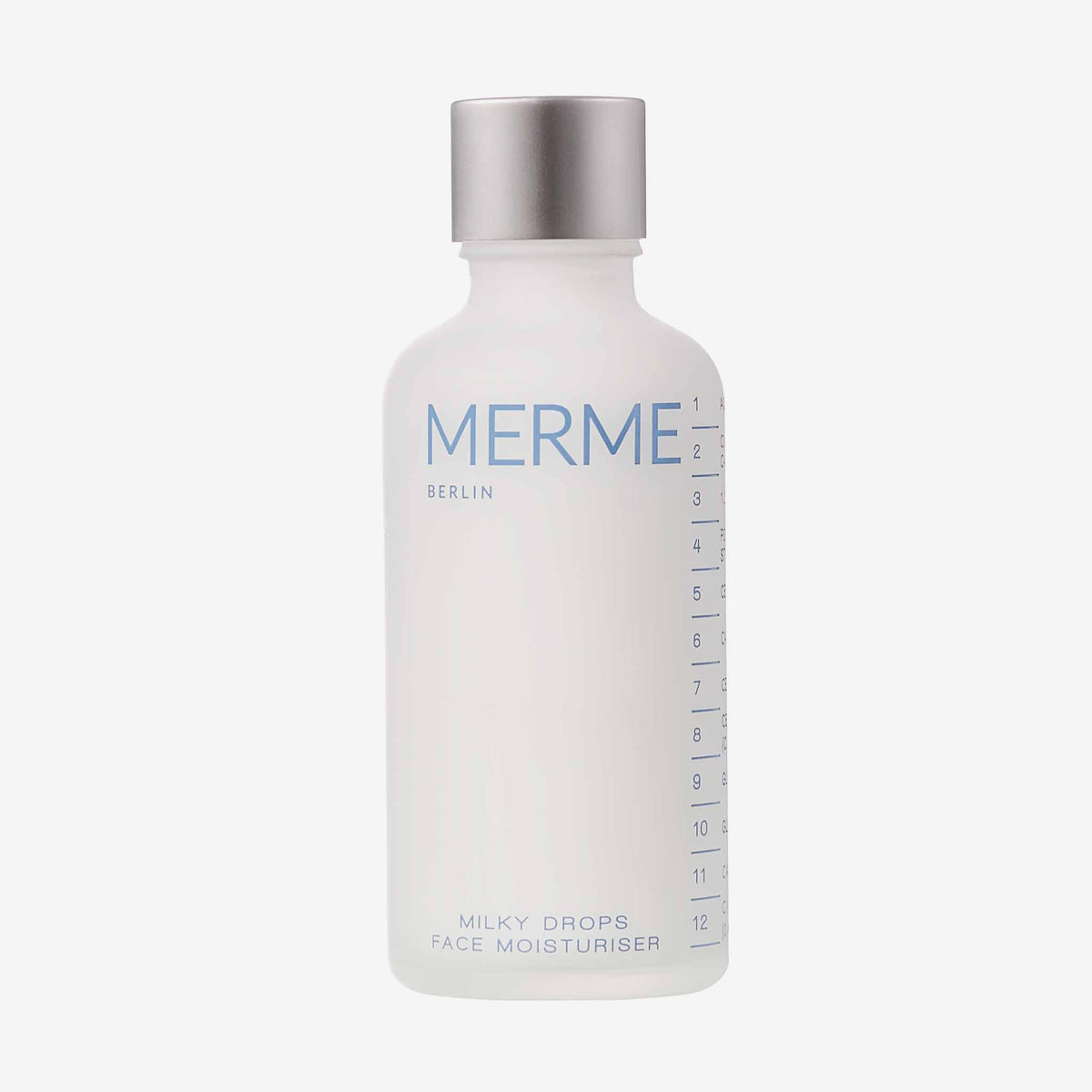 Eine weiße Flasche MERME Milky Drops Face Moisturiser mit silbernem Verschluss und Messmarken.