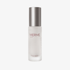 Ein mattierter Glasflakon von MERME New by Morning Retinal Face Serum mit einer metallischen Kappe auf weißem Hintergrund.