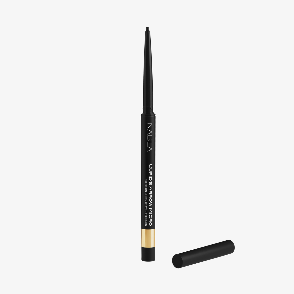 Schwarzer Cupid's Arrow Micro Make-up-Stift in der Farbe Black von NABLA Cosmetics vor weißem Hintergrund.