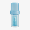 Lip Candy Oil - Icy Mint von NABLA Cosmetics: mattblau-tranparente, zylindrische Tube, blauem Verschluss, geprägtes Logo, steht aufrecht.