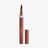 Ein „Stay True Lip Marker“ von NABLA Cosmetics in Braun, ohne Kappe und aufrecht stehend, vor weißem Hintergrund.
