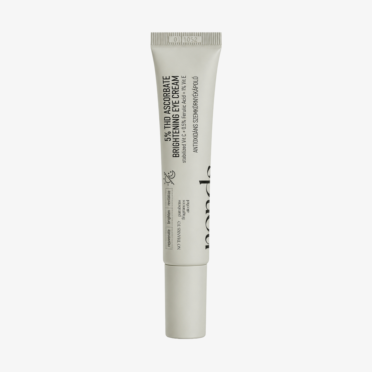 Eine Tube 5 % THD Ascorbate Brightening Eye Cream von NERDS mit einer Beschreibung der Inhaltsstoffe und Wirkungsweisen.