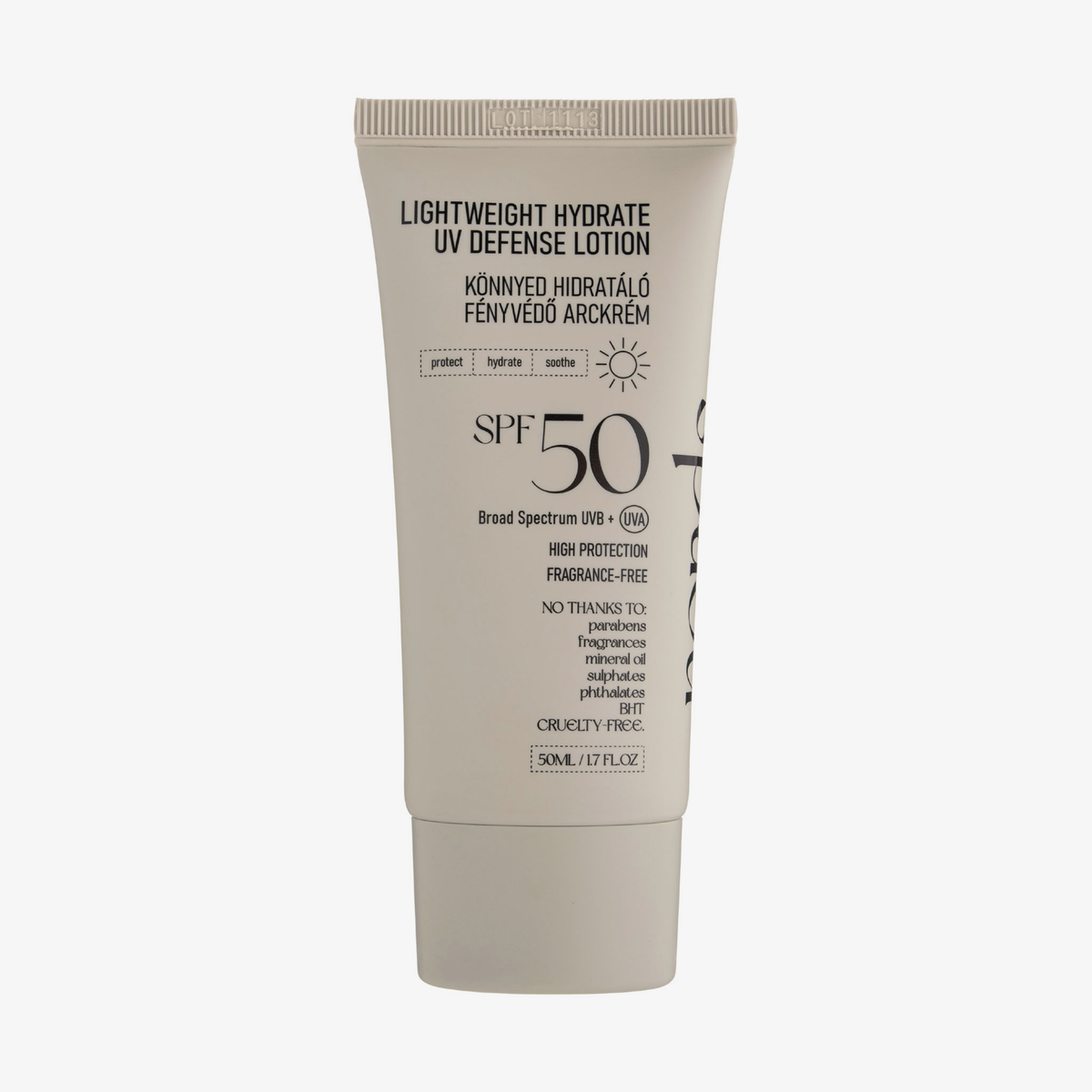 Eine beigefarbene Tube der NERDS. Lightweight Hydrate UV Defense Lotion SPF50 mit schwarzem Text auf der Vorderseite.